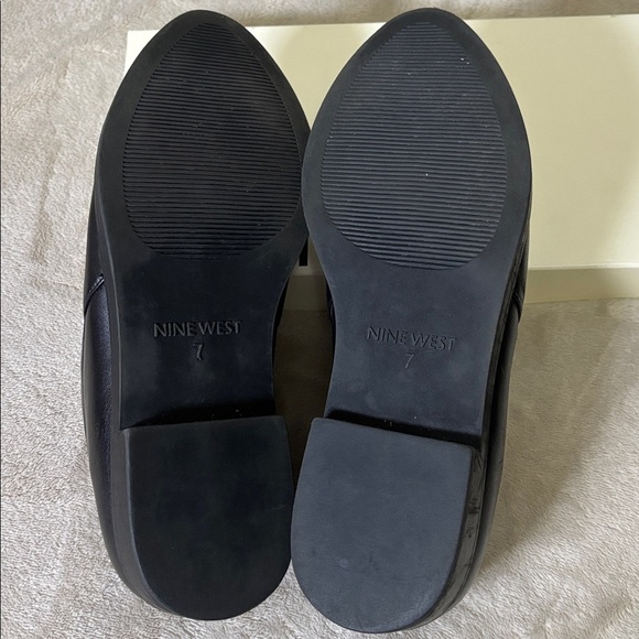Nine West Woman’s Black Leather Slip-On Shoes Size 7M - Picture 7 of 7